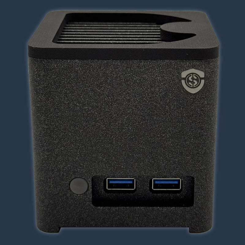 KUBB Mini Secure DataShielder NFC HSM, un PC ultra-compact et fanless avec ports USB 3.0, intégrant un module NFC HSM DataShielder pour une cybersécurité avancée.